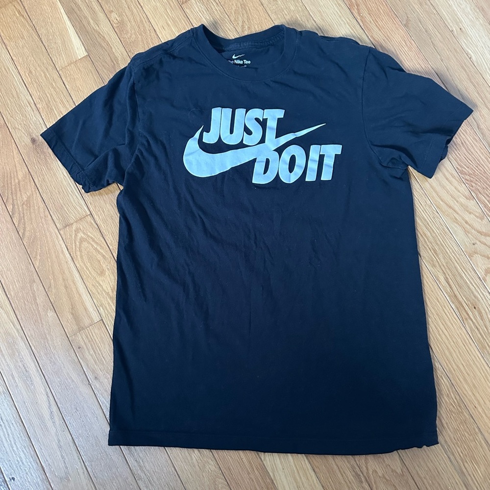 Boys Nike Just Do It Black T-Shirt Size Small
